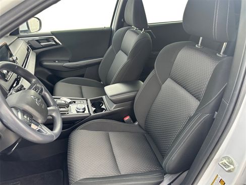 Used 2022 Mitsubishi Outlander ES image 25