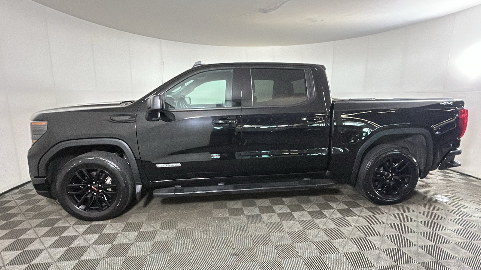Used 2024 GMC Sierra 1500 Elevation w/ LPO, GMC Protection Package AWD/4WD image 7