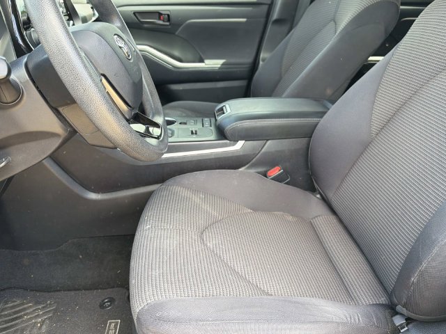Used 2021 Toyota Highlander L FWD image 18