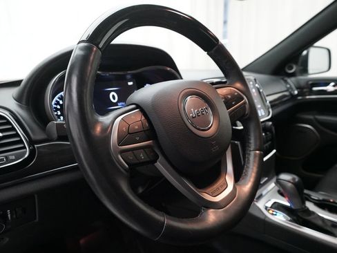 Used 2019 Jeep Grand Cherokee Overland AWD/4WD image 8