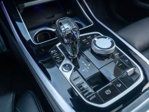 Used 2022 BMW X7 M50i w/ Dynamic Handling Package image 42