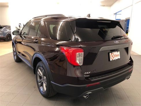 Used 2022 Ford Explorer XLT w/ Equipment Group 202A image 6