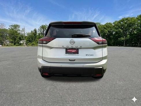 Used 2024 Nissan Rogue SV AWD/4WD image 7
