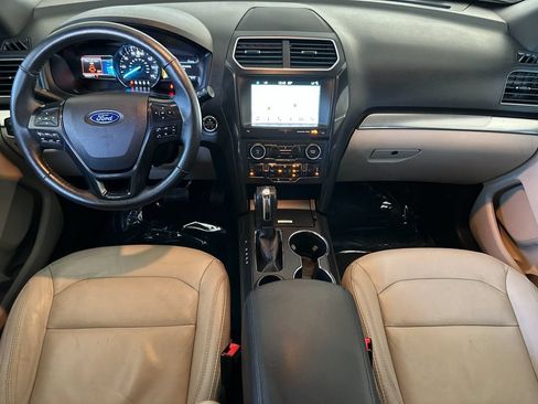 Used 2018 Ford Explorer XLT w/ Equipment Group 202A FWD image 12