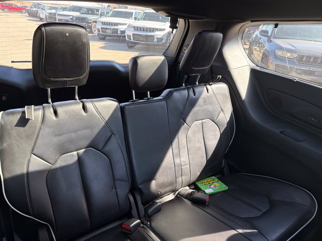 Used 2020 Chrysler Pacifica Limited w/ Advanced Safetytec Group FWD image 9
