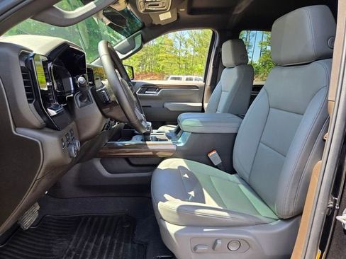 Used 2025 Chevrolet Silverado 1500 LT w/ Leather Package AWD/4WD image 9
