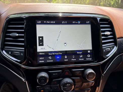 Used 2020 Jeep Grand Cherokee Overland image 27