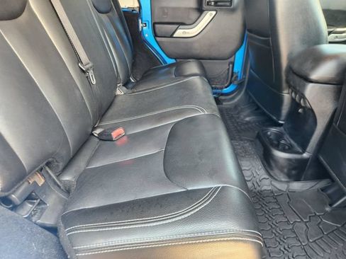 Used 2016 Jeep Wrangler Unlimited Rubicon w/ Connectivity Group AWD/4WD image 29