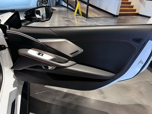 Used 2021 Chevrolet Corvette Stingray Premium Conv w/ Z51 Performance Package RWD image 21