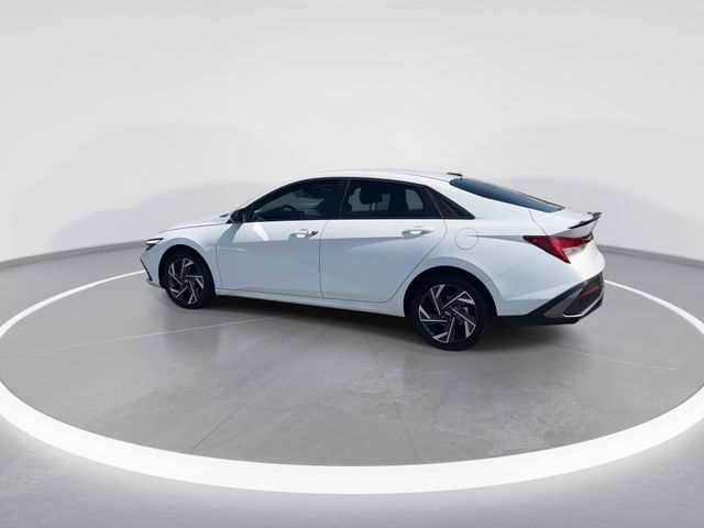 Certified 2025 Hyundai Elantra SEL FWD image 6