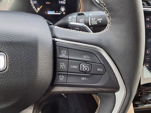 Used 2024 Jeep Grand Cherokee Limited image 13