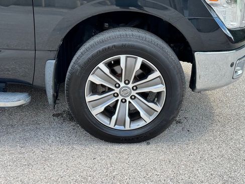 Used 2019 Nissan Titan SL image 7