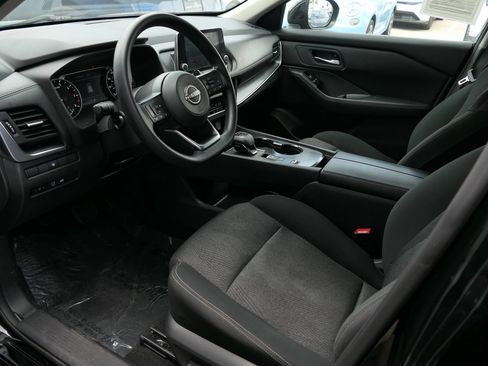 Used 2024 Nissan Rogue SV FWD image 9