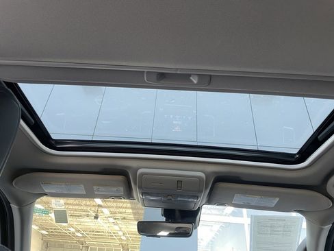 Certified 2024 Nissan Frontier SL image 11