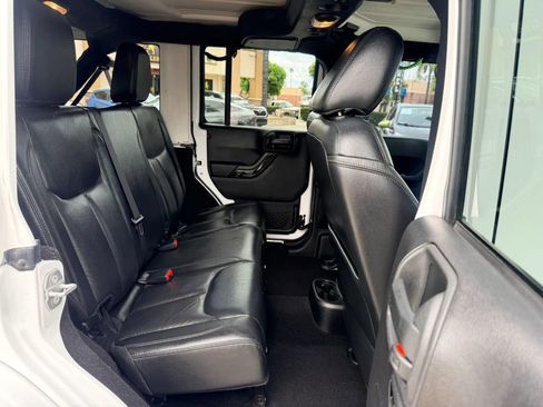 Used 2015 Jeep Wrangler Unlimited Sahara AWD/4WD image 14