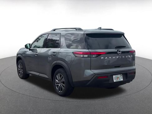 Used 2025 Nissan Pathfinder SV image 9