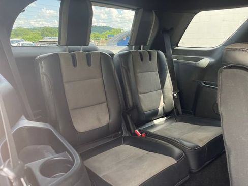 Used 2017 Ford Explorer XLT w/ Equipment Group 202A FWD image 35