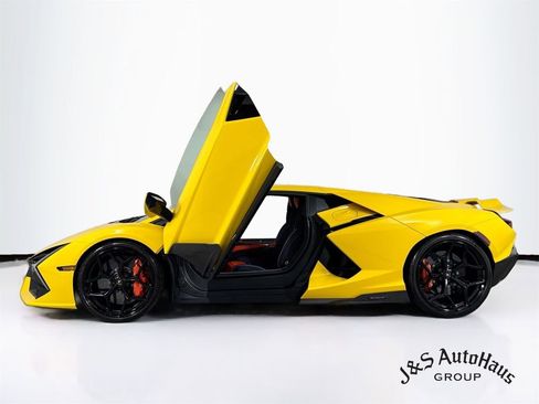 Used 2025 Lamborghini Revuelto AWD/4WD image 4