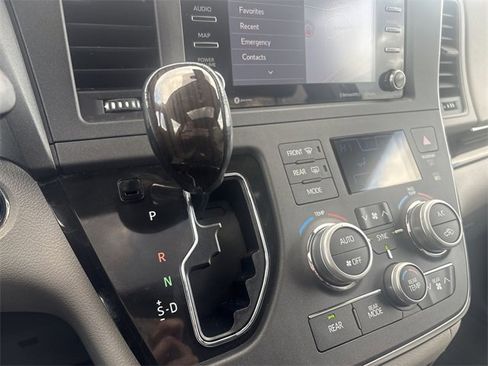 Used 2018 Toyota Sienna XLE Premium image 16