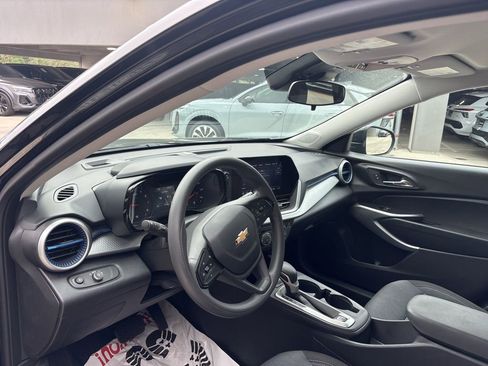 Used 2025 Chevrolet Trax LS w/ LS Convenience Package FWD image 12