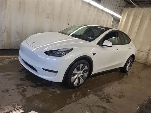 Used 2022 Tesla Model Y Long Range image 4