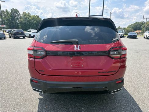 Used 2025 Honda Pilot Black Edition image 7
