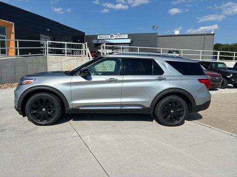 Used 2020 Ford Explorer Limited w/ Class III Trailer Tow Package AWD/4WD image 2