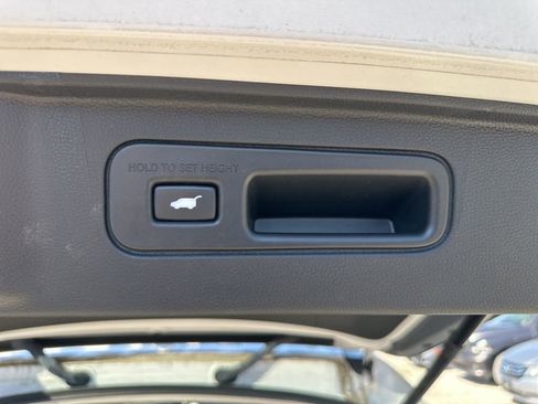 Used 2024 Honda Pilot Elite image 12