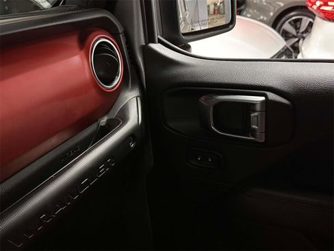 Used 2021 Jeep Wrangler Unlimited Rubicon image 28