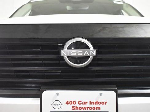 Certified 2025 Nissan Kicks SR w/ Illumination Package image 36