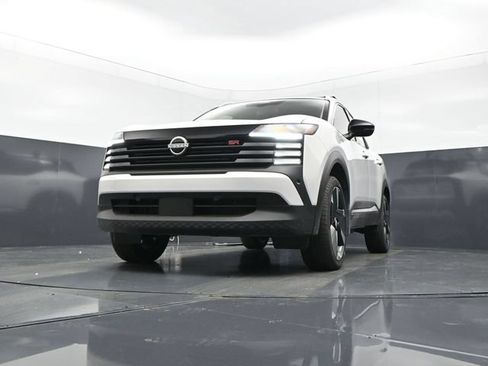 New 2026 Nissan Kicks SR FWD image 26