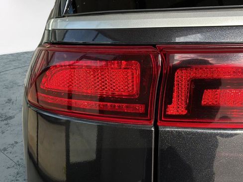 Used 2023 Kia Carnival LX FWD image 41