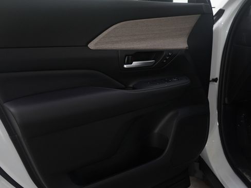 Used 2025 Toyota Grand Highlander Limited image 23