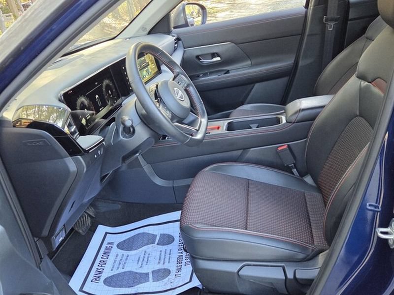 Used 2025 Nissan Kicks SR FWD image 5