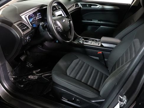 Used 2019 Ford Fusion SE FWD image 12