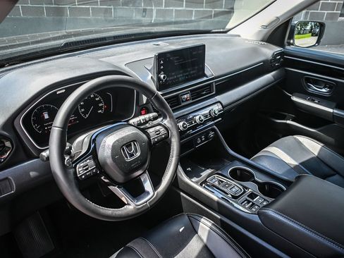 Used 2024 Honda Pilot Touring image 9