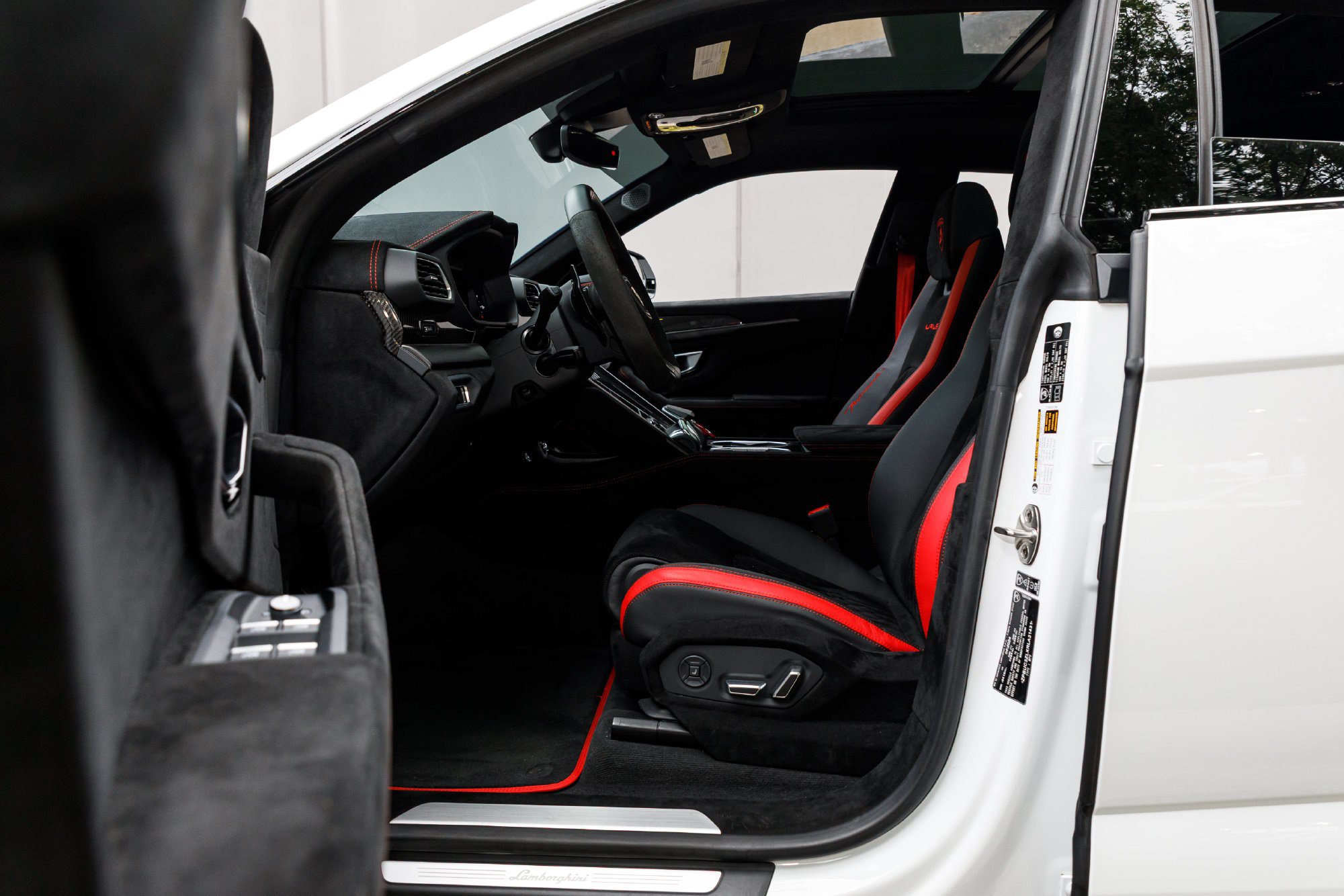 Used 2024 Lamborghini Urus Performante AWD/4WD image 25