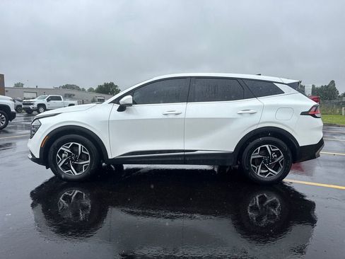 Used 2025 Kia Sportage LX FWD image 3