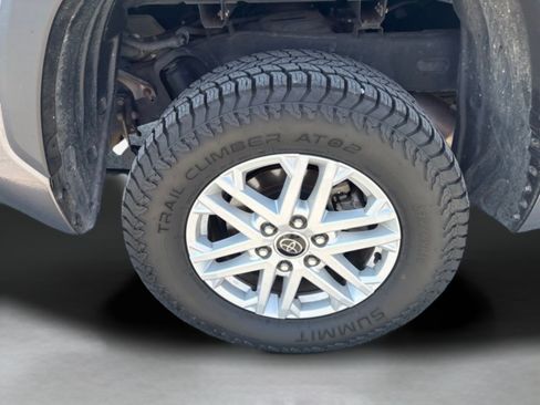 Used 2022 Toyota Tundra SR5 w/ SR5 Convenience Package AWD/4WD image 35