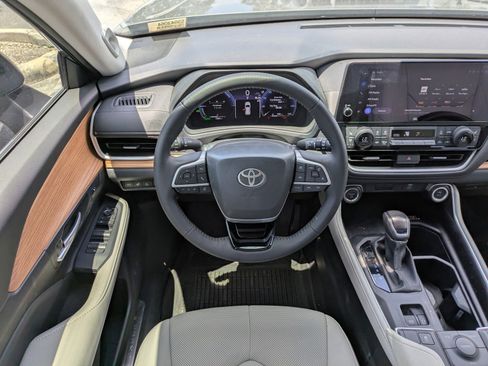 Used 2025 Toyota Grand Highlander AWD Hybrid image 14