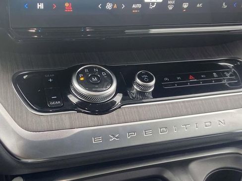 New 2025 Ford Expedition Platinum w/ Platinum Ultimate Package AWD/4WD image 19