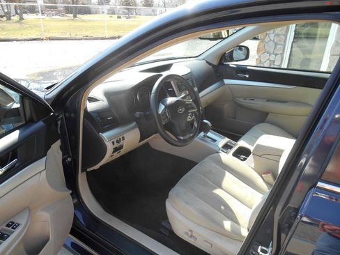 Used 2013 Subaru Legacy 2.5i Premium image 2