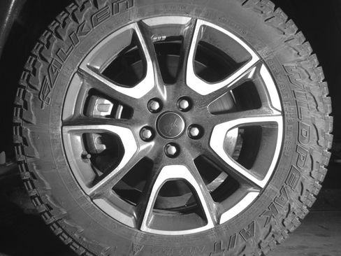 Used 2025 Jeep Compass Trailhawk AWD/4WD image 12