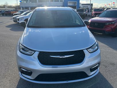 Used 2024 Chrysler Pacifica Touring-L