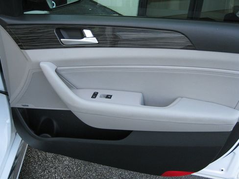 Used 2015 Hyundai Sonata Limited w/ Option Group 05 FWD image 38