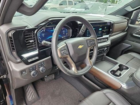Used 2024 Chevrolet Silverado 2500 High Country w/ High Country Premium Package AWD/4WD image 15