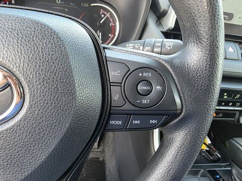 Used 2024 Toyota RAV4 XLE FWD image 20