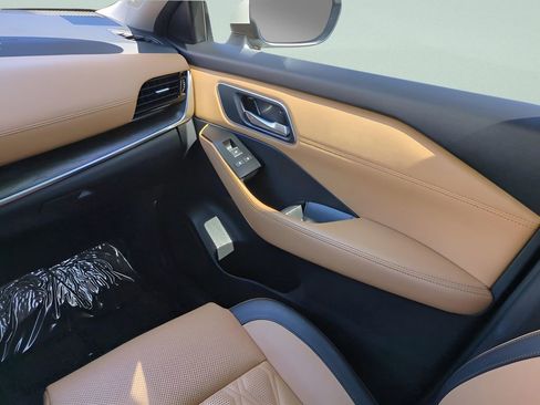 Used 2023 Nissan Rogue Platinum w/ Platinum Premium Package image 16