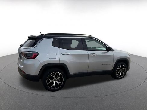 Used 2025 Jeep Compass Limited AWD/4WD image 13