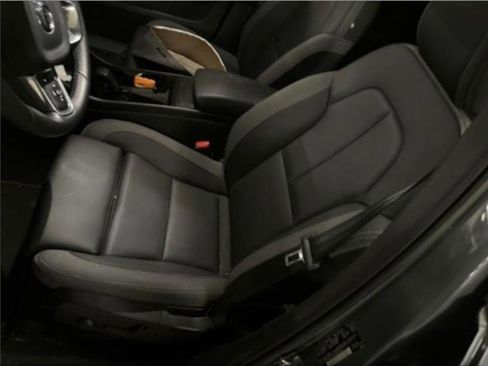 Certified 2023 Volvo XC40 Recharge Ultimate image 10